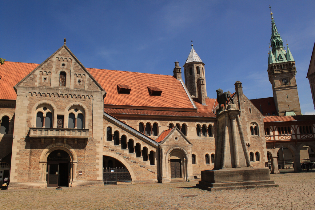 Lais Puzzle - Braunschweig; Burgplatz mit Löwen und Burg Dankwarderode - 2.000 Teile p-278321