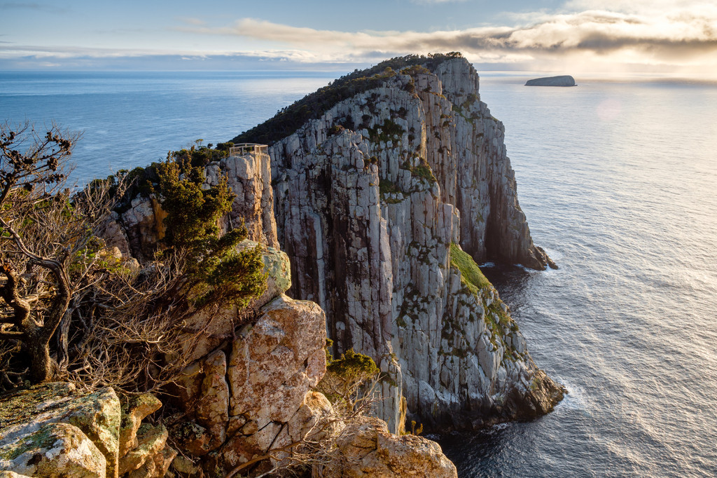 Lais Puzzle - Klippen von Cape Hauy in heller Morgensonne, Tasmanien, Australien - 2.000 Teile p-278576