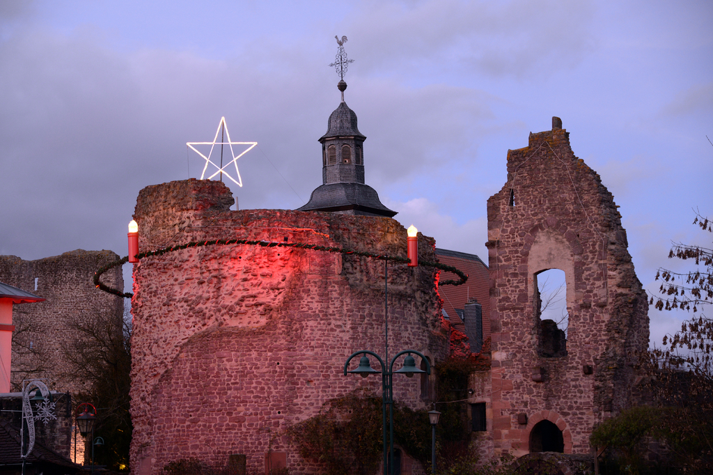 Lais Puzzle - Burg Hayn in Dreieichenhain mit Adventsschmuck - 2.000 Teile p-278638