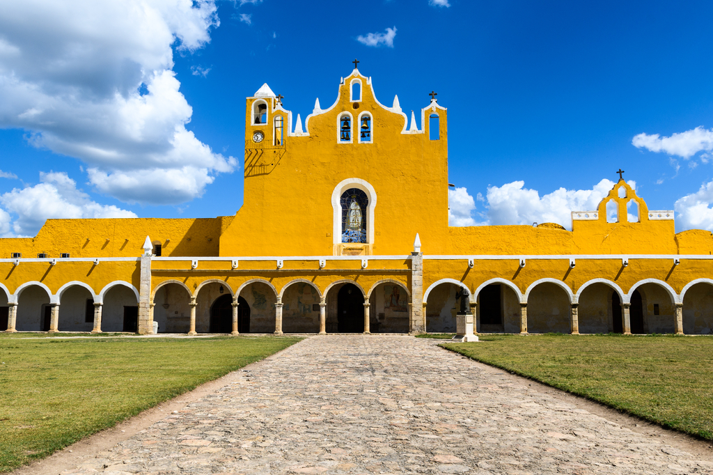 Lais Puzzle - Kirche und Kloster in Izamal, Yucatan, Mexiko, spanische Kolonialstadt Gelb, Convento de San Antonio auf der Halbinsel Yucatan - 2.000 Teile p-278768
