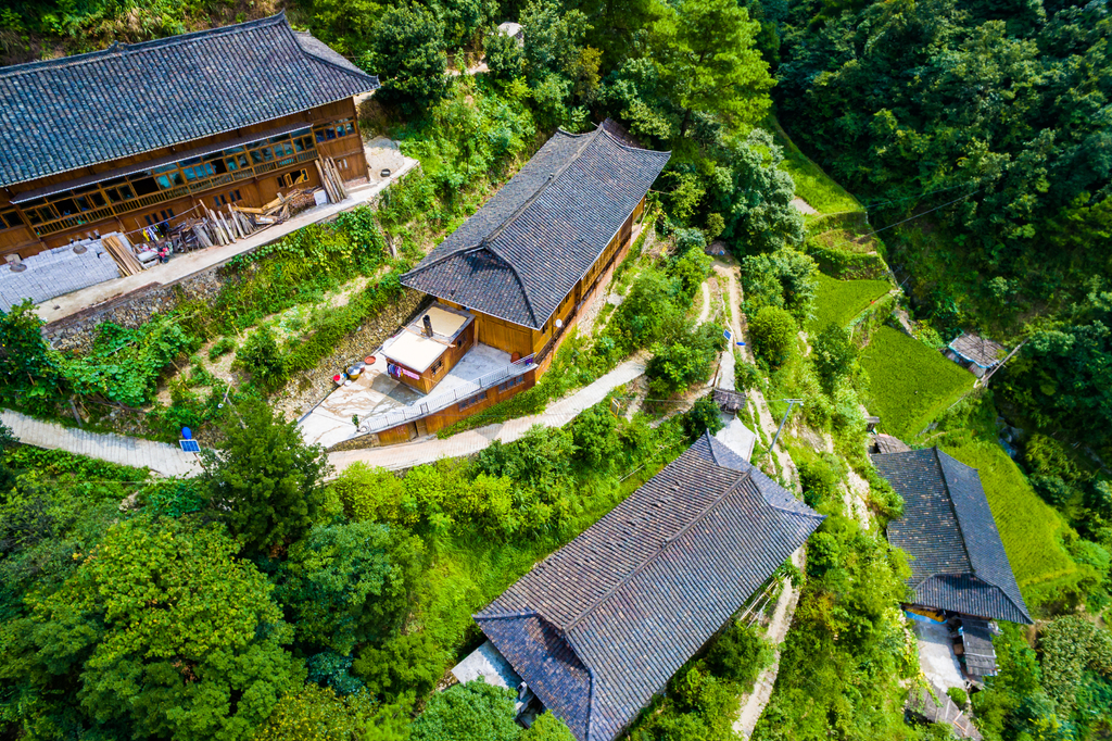 Lais Puzzle - Traditionelles Miao-Dorf, Guizhou, China - 2.000 Teile p-278865