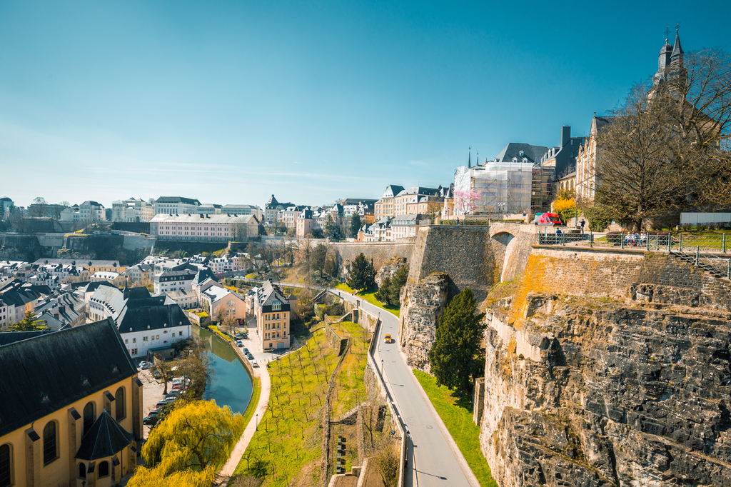 Lais Puzzle - Altstadt von Luxemburg-Stadt mit dem Fluss Alzette im Sommer, Luxemburg - 2.000 Teile p-278874