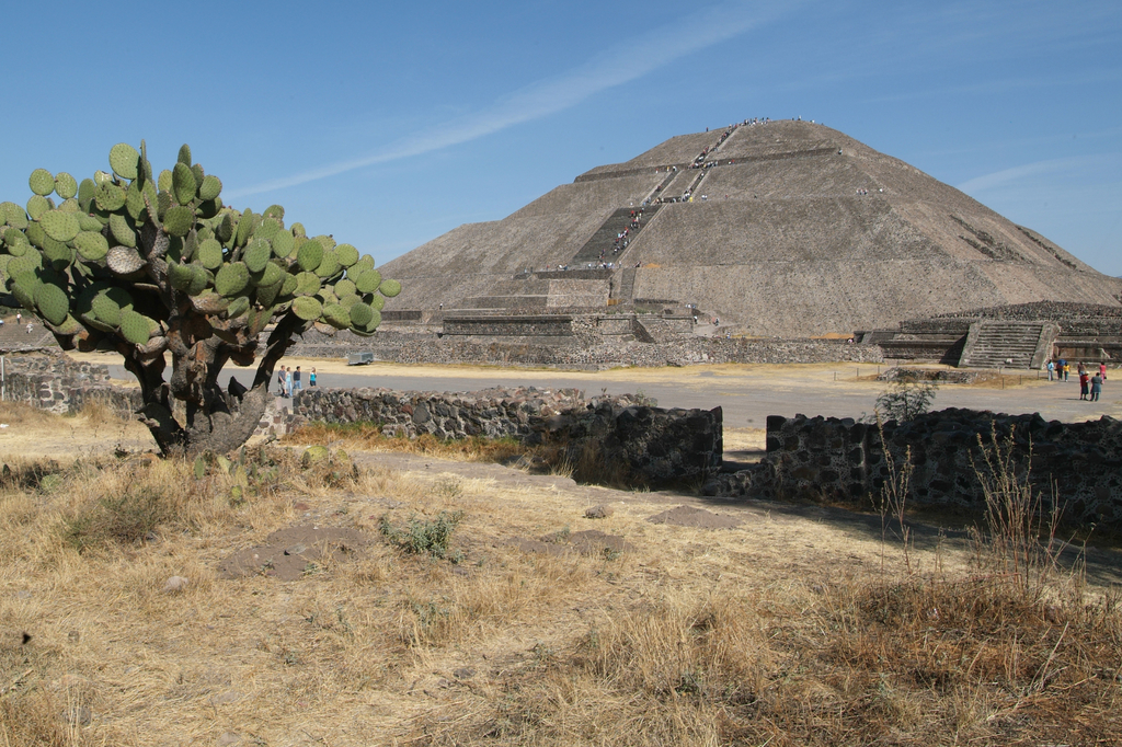 Lais Puzzle - Panorama auf Teotihuacan mit Sonnenpyramide, Mexiko - 2.000 Teile p-278936