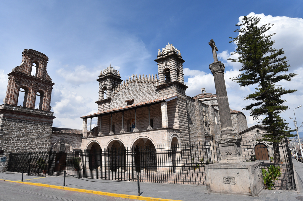 Lais Puzzle - Außenansicht der Kirche Santo Domingo in Ayacucho, Peru - 2.000 Teile p-279201
