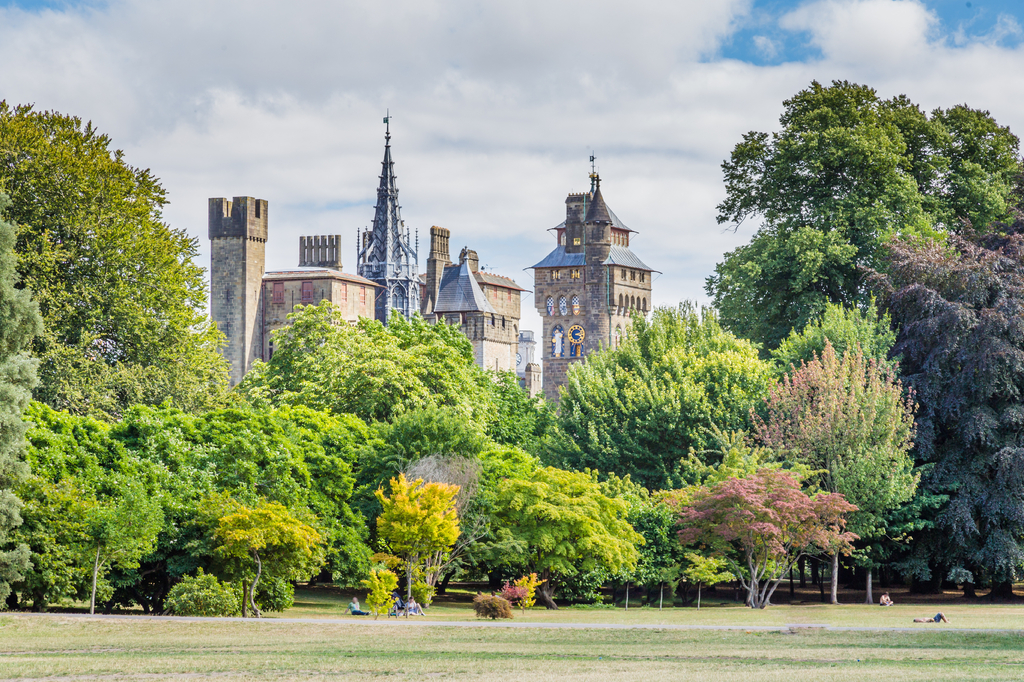 Lais Puzzle - Blick auf das Schloss von Cardiff vom Bute-Park im Zentrum von Cardiff, Wales, UK - 2.000 Teile p-279473