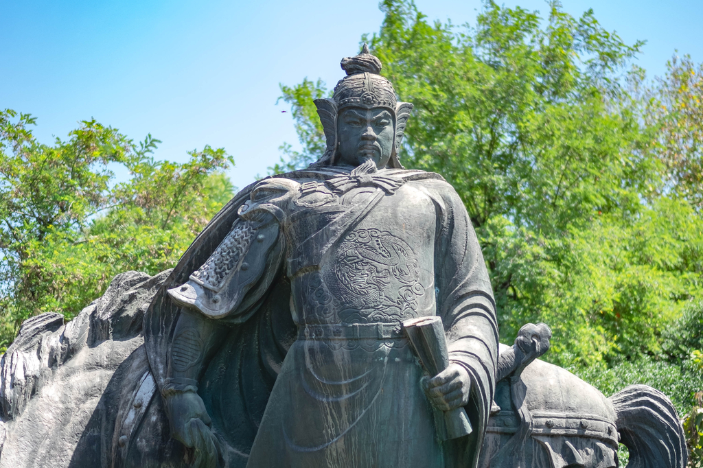 Lais Puzzle - Statue des Yue Fei in Wuhan, China - 2.000 Teile p-279846
