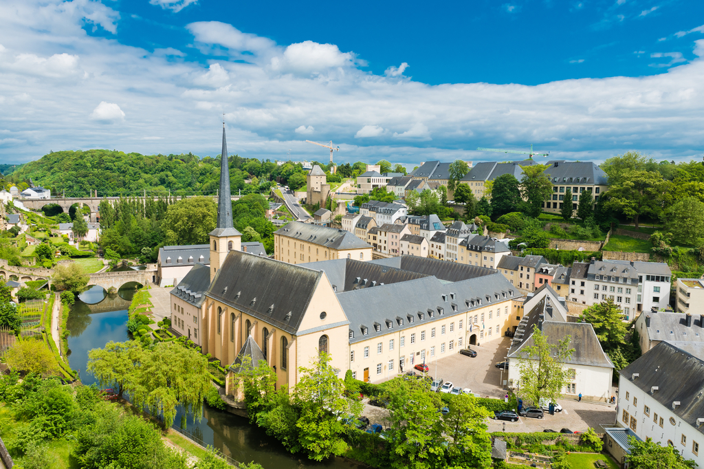 Lais Puzzle - Blick auf den Stadtteil Grund von Luxemburg-Stadt mit Neumünster - 2.000 Teile p-280479