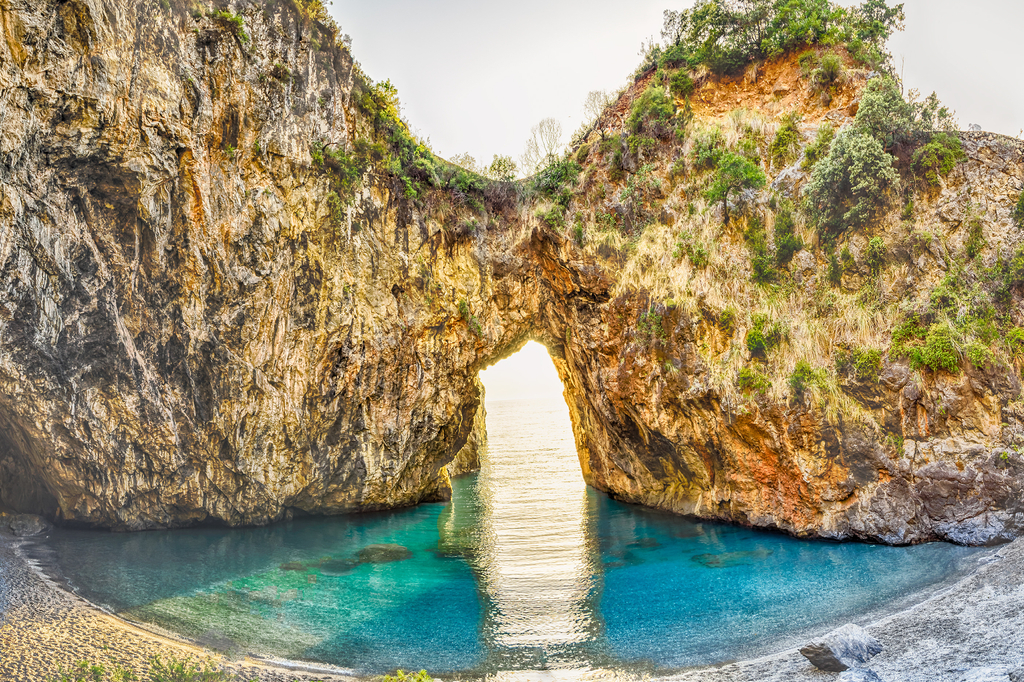 Lais Puzzle - Arcomagno Beach an der Küste der Zedern, Tyrrhenisches Meer - 2.000 Teile p-280539