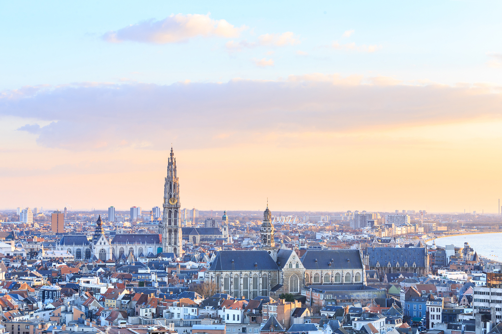 Lais Puzzle - Blick über Antwerpen mit der Kathedrale Unserer Lieben Frau aufgenommen - 2.000 Teile p-280551