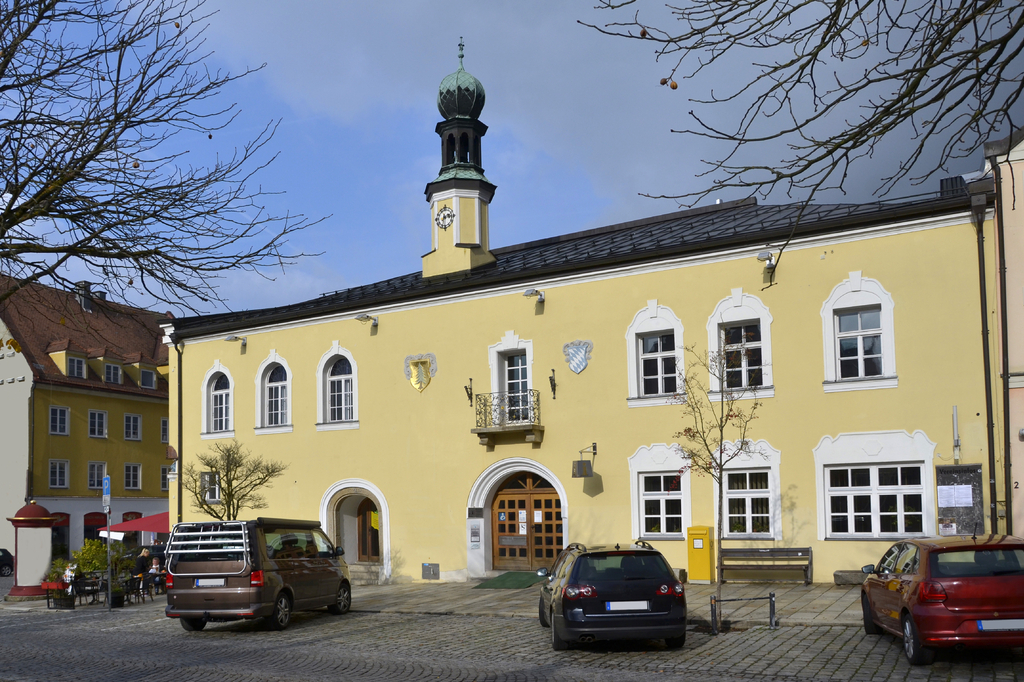 Lais Puzzle - Rathaus in Viechtach, Bayerischer Wald - 2.000 Teile p-281095