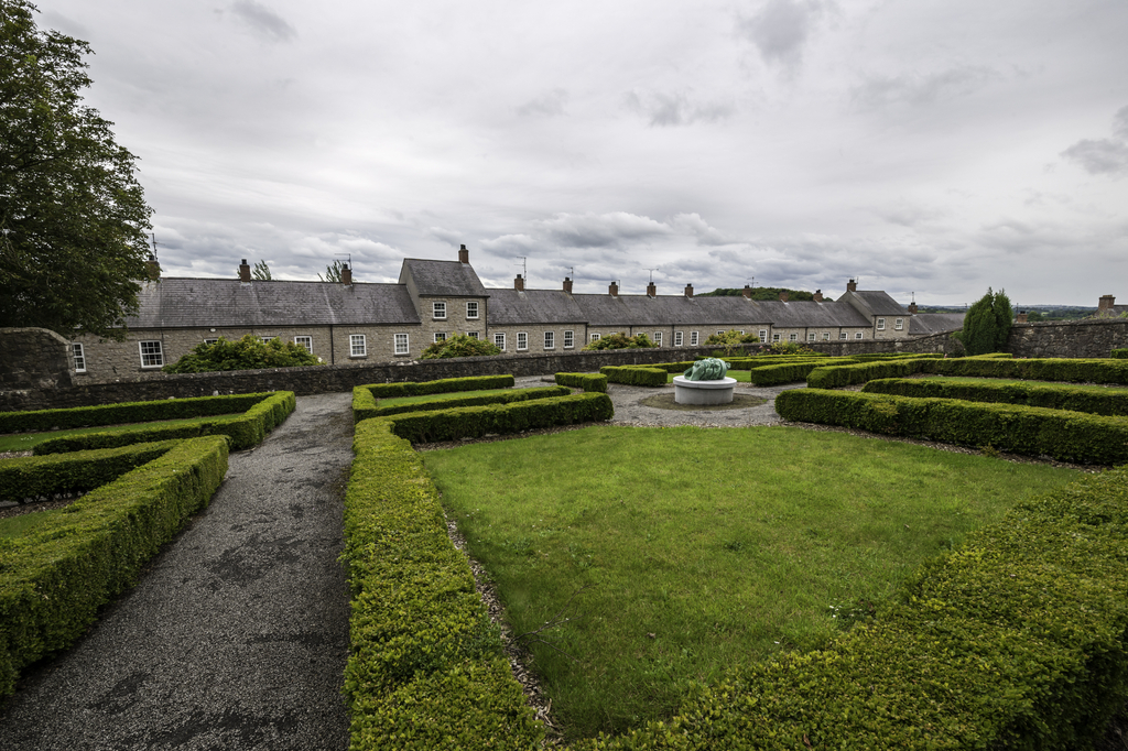 Lais Puzzle - Garten der St. Patrick's Church of Ireland Cathedral, Armagh, Nordirland - 2.000 Teile p-281250