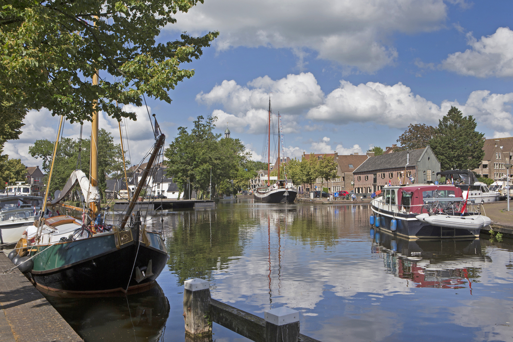 Lais Puzzle - Meppel, Niederlande. Kanal und Boote. Dampferkai. Kanal der Schleusen. Drenthe - 2.000 Teile p-281349