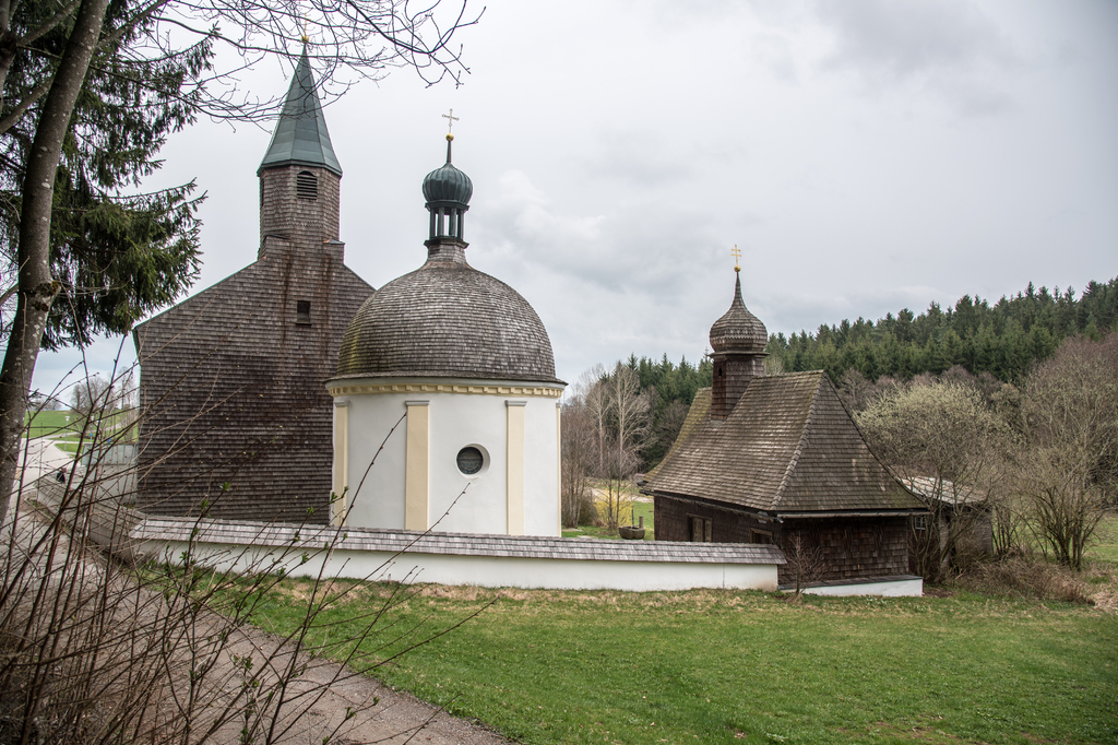 Lais Puzzle - St. Hermann Kapellen bei Bischofsried beginnend im Jahr 1322, erweitert durch die Wallfahrtskirche, bis ins 17. Jahrh. ein Wallfahrtsziel - 2.000 Teile p-281504