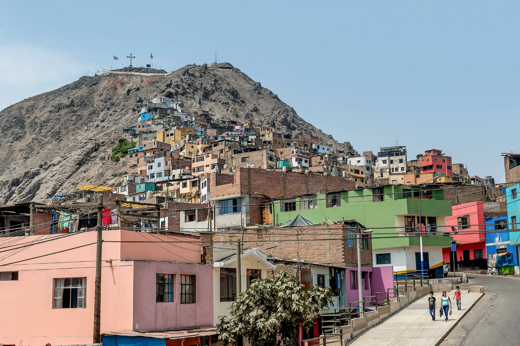 Lais Puzzle - Cerro San Cristobal-Slum in Lima, Peru - 2.000 Teile p-281645