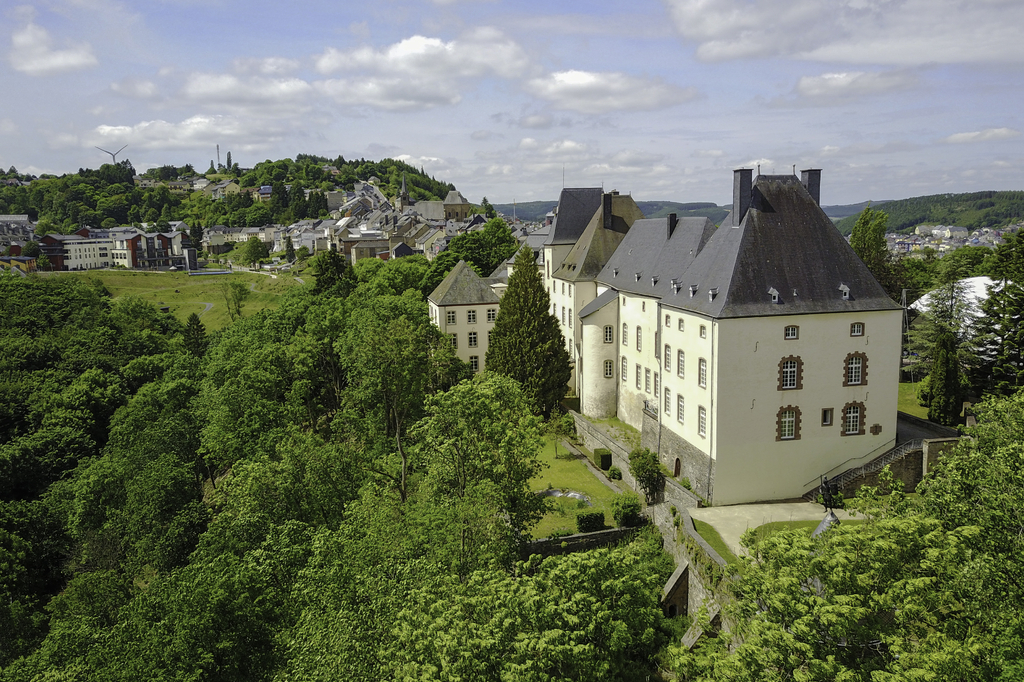 Lais Puzzle - Wiltz Schloss und Seniorenheim, Luxemburg - 2.000 Teile p-281673
