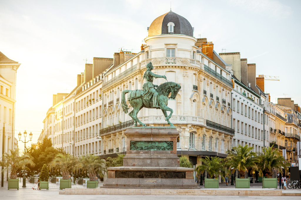 Lais Puzzle - Statue der Heiligen Jeanne d'Arc auf dem Martroi-Platz, Orleans, Frankreich - 2.000 Teile p-282002