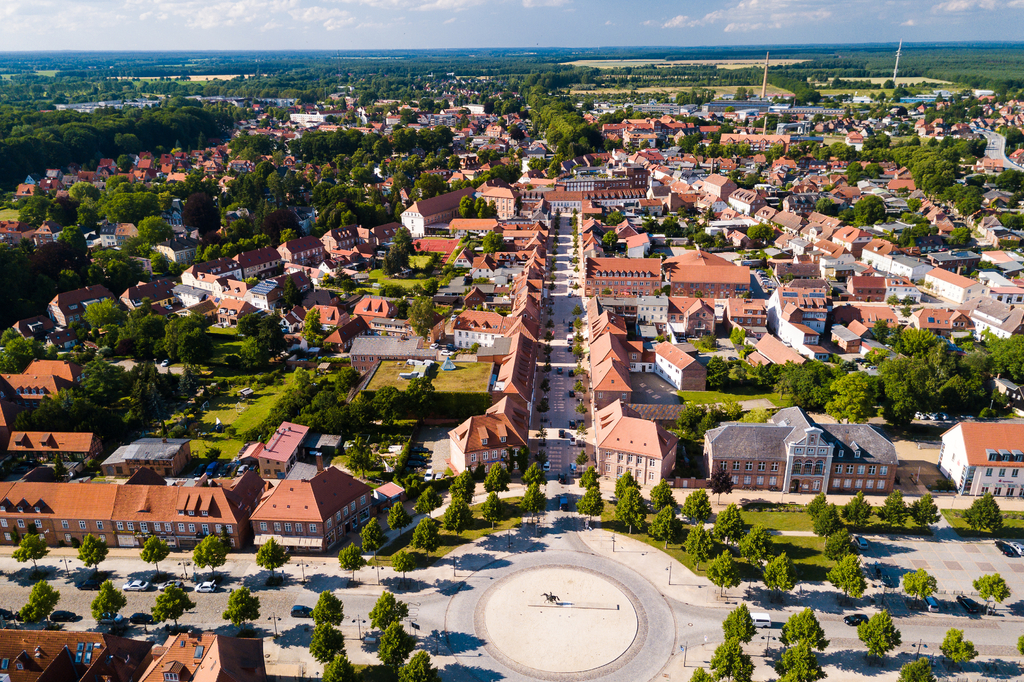 Lais Puzzle - Blick auf die Stadt Ludwigslust, Land Mecklenburg-Vorpommern. Deutschland. - 2.000 Teile p-282045