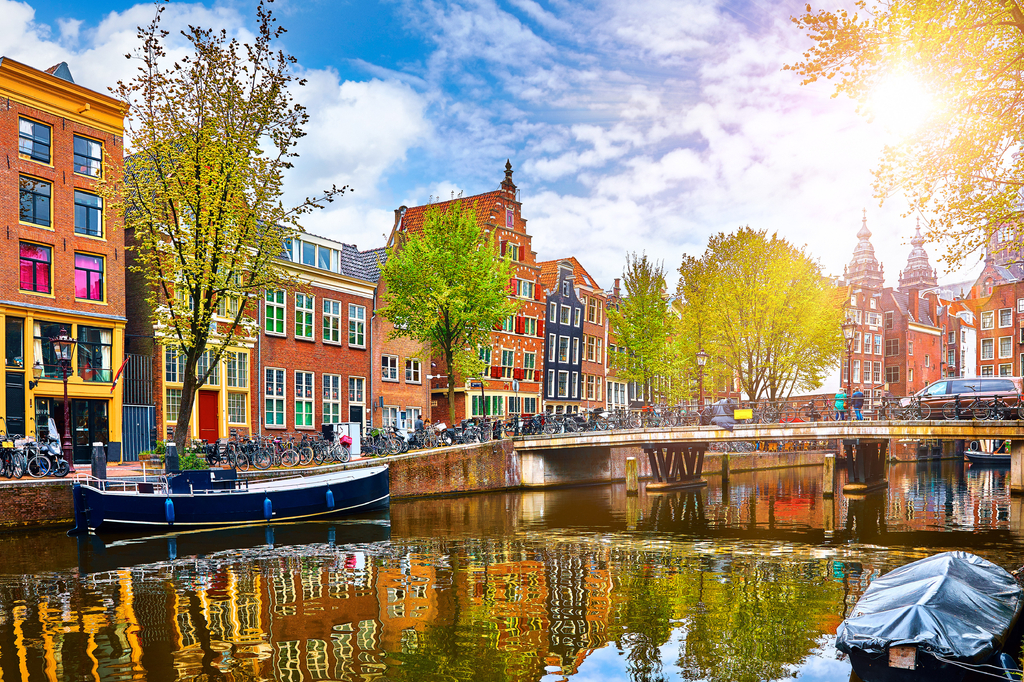 Lais Puzzle - Kanal in Amsterdam Niederlande beherbergt Fluss Amstel Wahrzeichen - 2.000 Teile p-282578