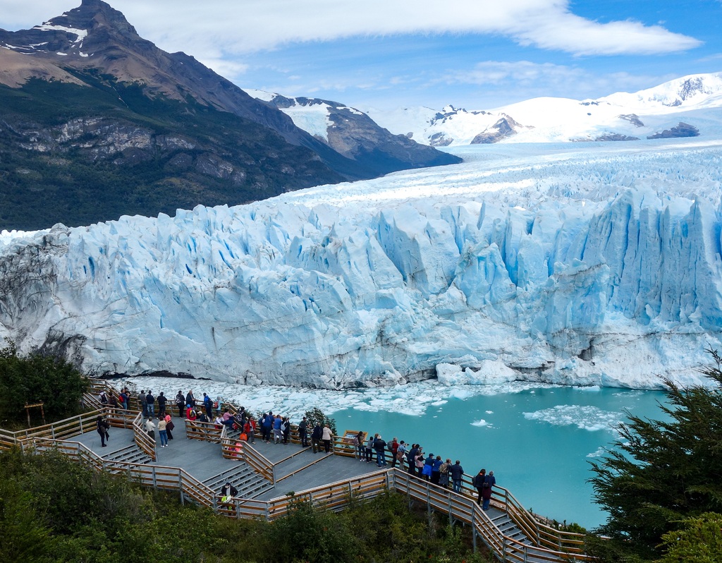 Lais Puzzle - Touristen genießen den Blick auf den Perito-Moreno-Gletscher in Patagonien, Argentinien - 40, 100, 200, 500, 1.000 & 2.000 Teile p-283243