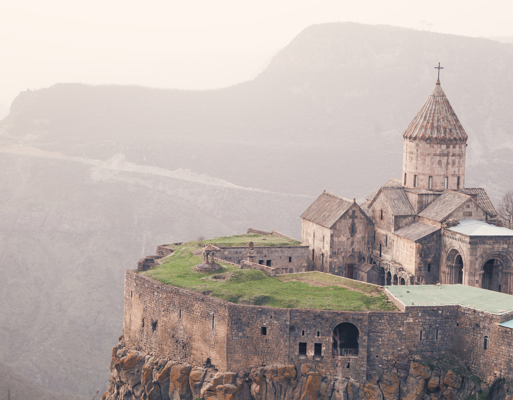 Lais Puzzle - Altes Kloster Tatev in Armenien - 40, 100, 200, 500, 1.000 & 2.000 Teile p-283597