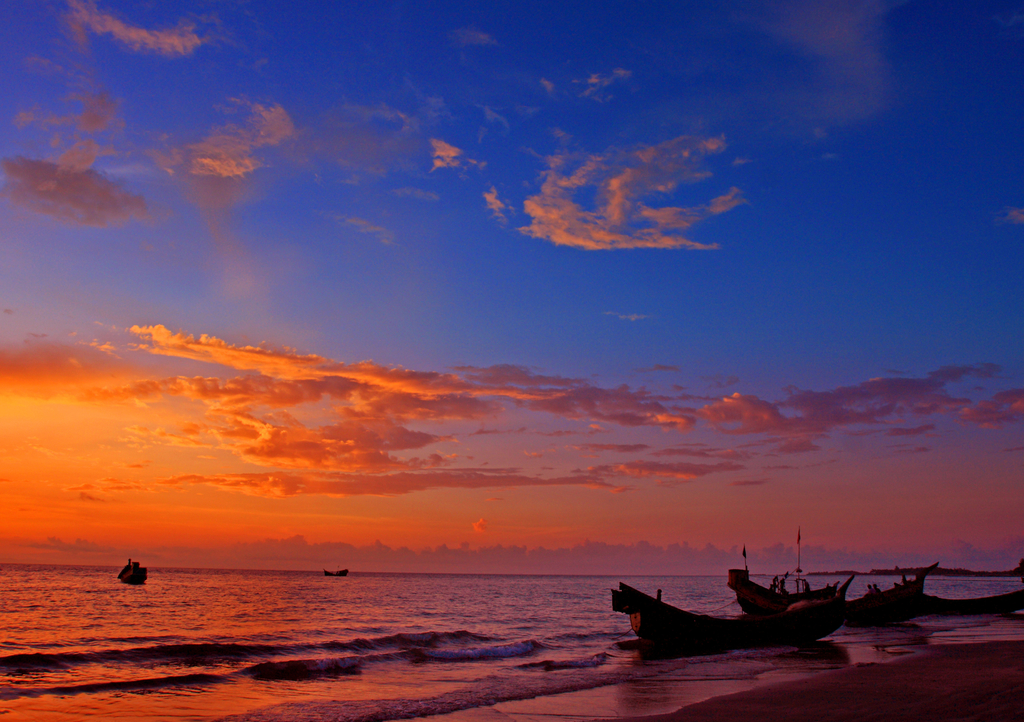 Lais Puzzle - Sonnenaufgang auf der Saint-Martin-Insel Die Saint-Martin-Insel, lokal bekannt als Narkel Jinjira, ist die einzige Koralleninsel und einer der berühmtesten Touristenorte Bangladeschs - 1.000 Teile p-285011
