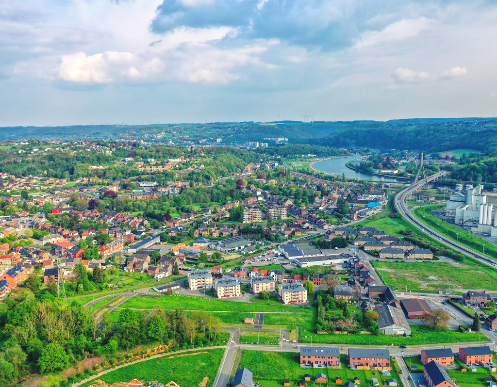 Lais Puzzle - Blick über die Stadt Huy in Belgien und die Maas auf das weit entfernte Atomkraftwerk Tihange - 40, 100, 200, 500, 1.000 & 2.000 Teile p-285361