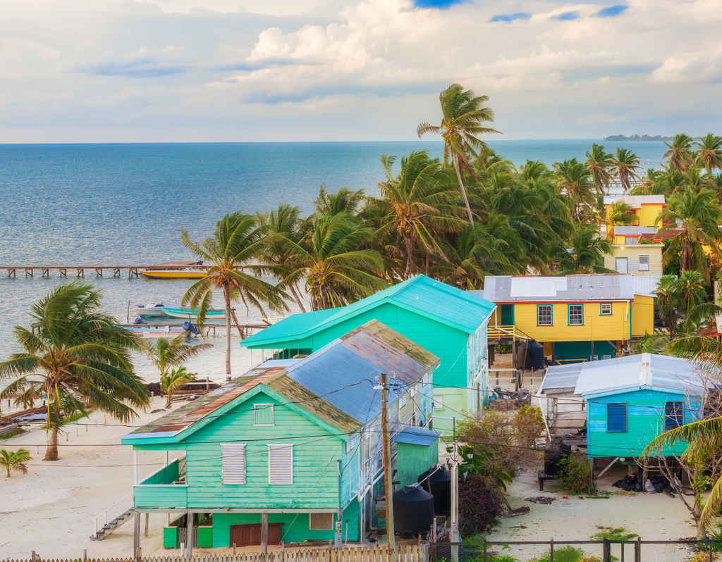 Lais Puzzle - Luftaufnahme des hölzernen Piers und Blick auf das Meer in Caye Caulker, Belize, Karibik - 40, 100, 200, 500, 1.000 & 2.000 Teile p-285559