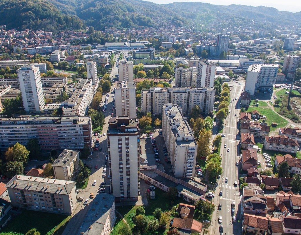 Lais Puzzle - Tuzla, Bosnien und Herzegowina - 40, 100, 200, 500, 1.000 & 2.000 Teile p-285943