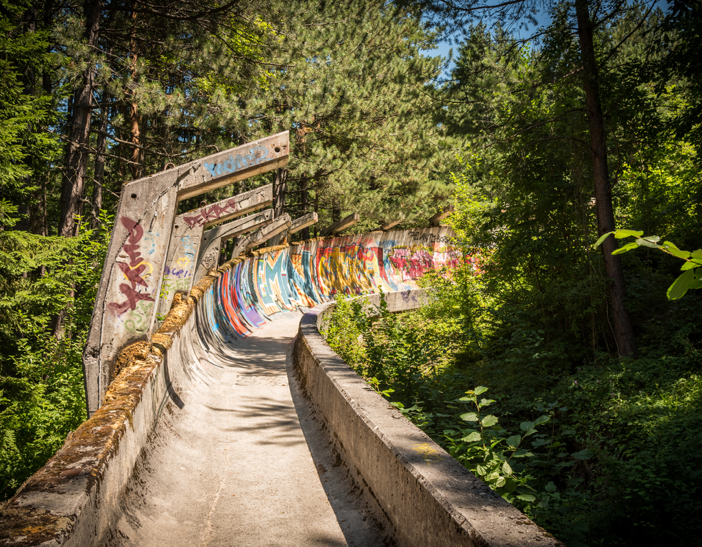 Lais Puzzle - Verlassene Bobbahn in Sarajevo, Bosnien und Herzegowina - 40, 100, 200, 500, 1.000 & 2.000 Teile p-285973