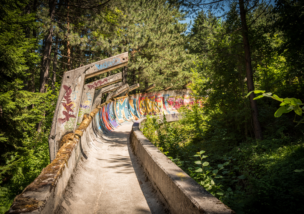 Lais Puzzle - Verlassene Bobbahn in Sarajevo, Bosnien und Herzegowina - 1.000 Teile p-285977