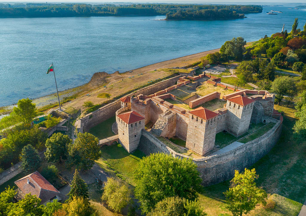 Lais Puzzle - Luftaufnahme der Festung Baba Vida in Vidin, Bulgarien, am Ufer der Donau - beeindruckendes und gut erhaltenes Kulturdenkmal im goldenen Licht der untergehenden Sonne - 1.000 Teile p-286763