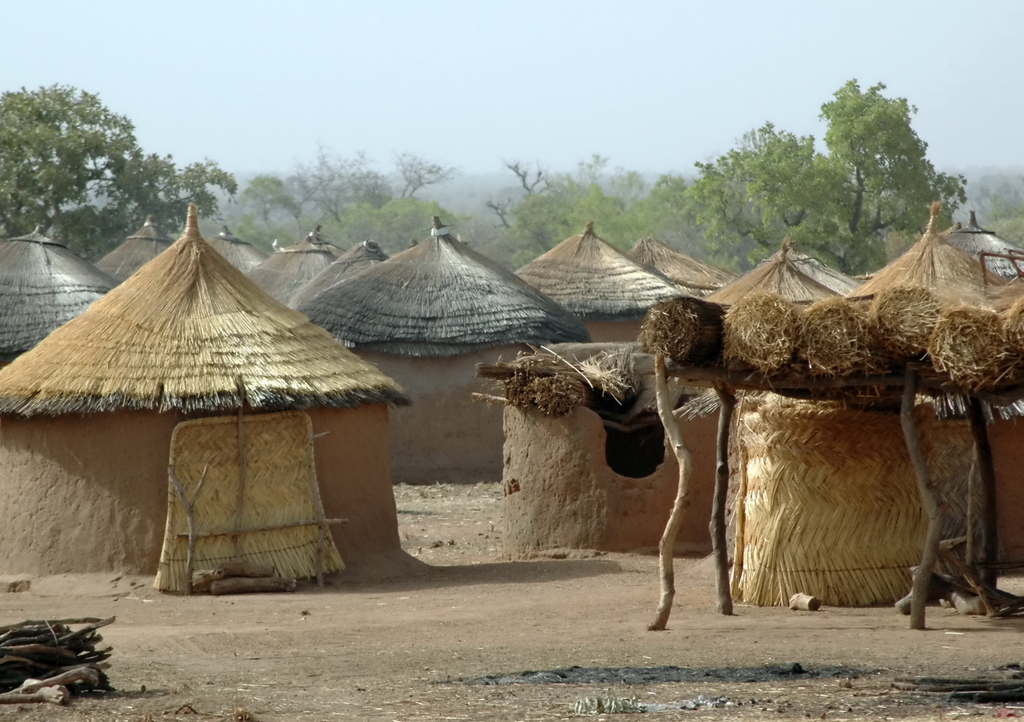 Lais Puzzle - Dorf, Häuser aus Erde und Gras, Burkina Faso, Afrika - 1.000 Teile p-286865