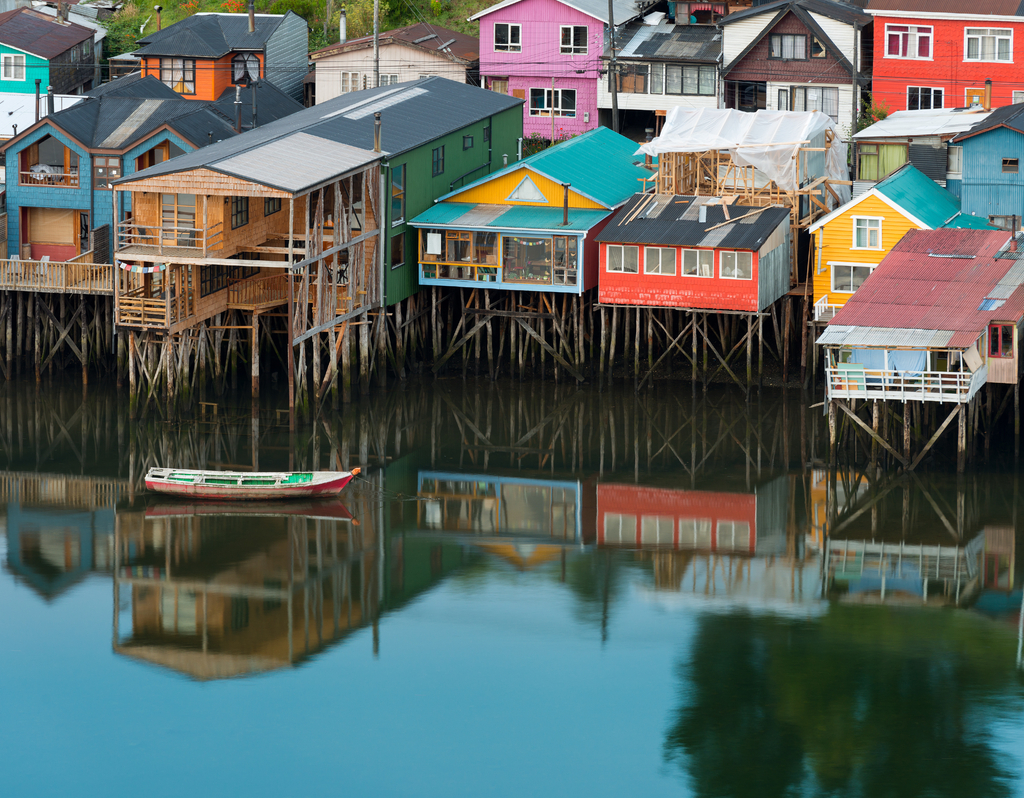 Lais Puzzle - Traditionelle Stelzenhäuser, so genannte Palafitos, in der Stadt Castro auf der Insel Chiloe im Süden Chiles - 40, 100, 200, 500, 1.000 & 2.000 Teile p-286993