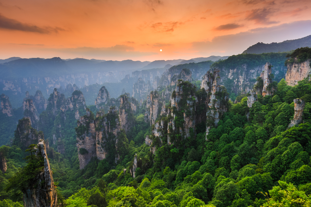 Lais Puzzle - Zhangjiajie Nationaler Waldpark bei Sonnenuntergang, Wulingyuan, Hunan, China - 2.000 Teile p-287334