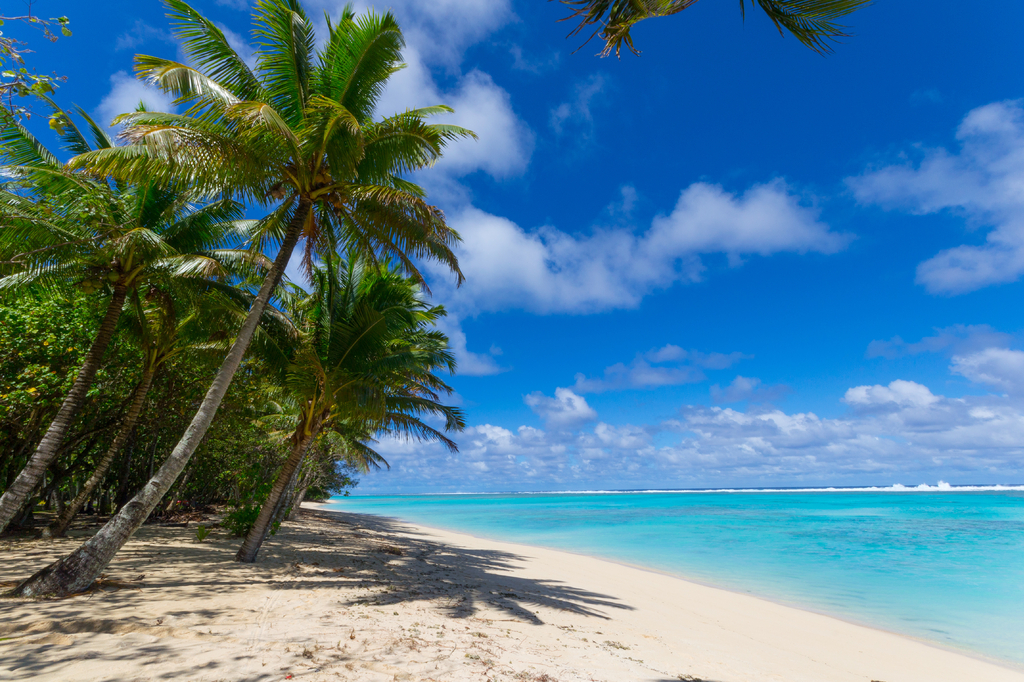 Lais Puzzle - Weißer Strand auf einer einsamen Insel in Rarotonga, Cookinseln - 2.000 Teile p-287490