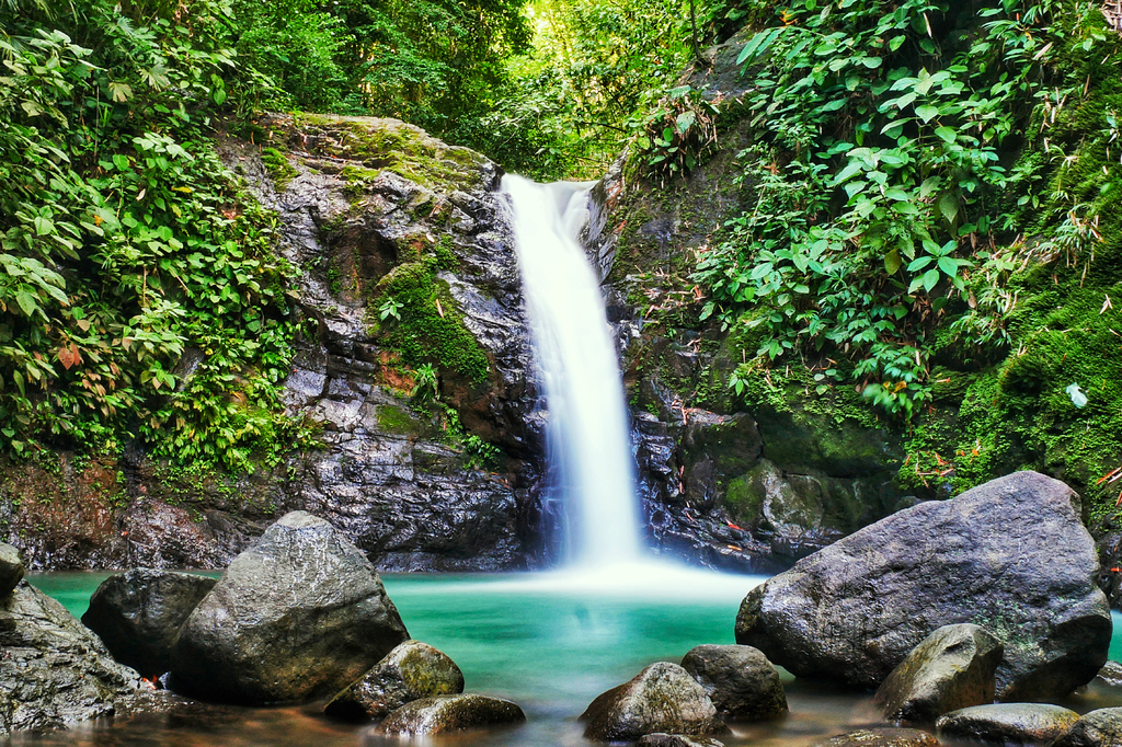 Lais Puzzle - Wunderschöner Wasserfall in Costa Rica Uvita mit Langzeitbelichtung - 2.000 Teile p-287646