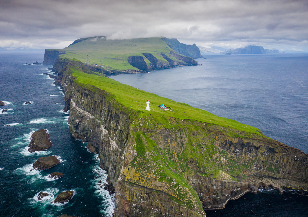 Lais Puzzle - Luftaufnahme des Leuchtturms auf der Insel Mykines auf den Färöer Inseln, Nordatlantik - 1.000 Teile p-287981