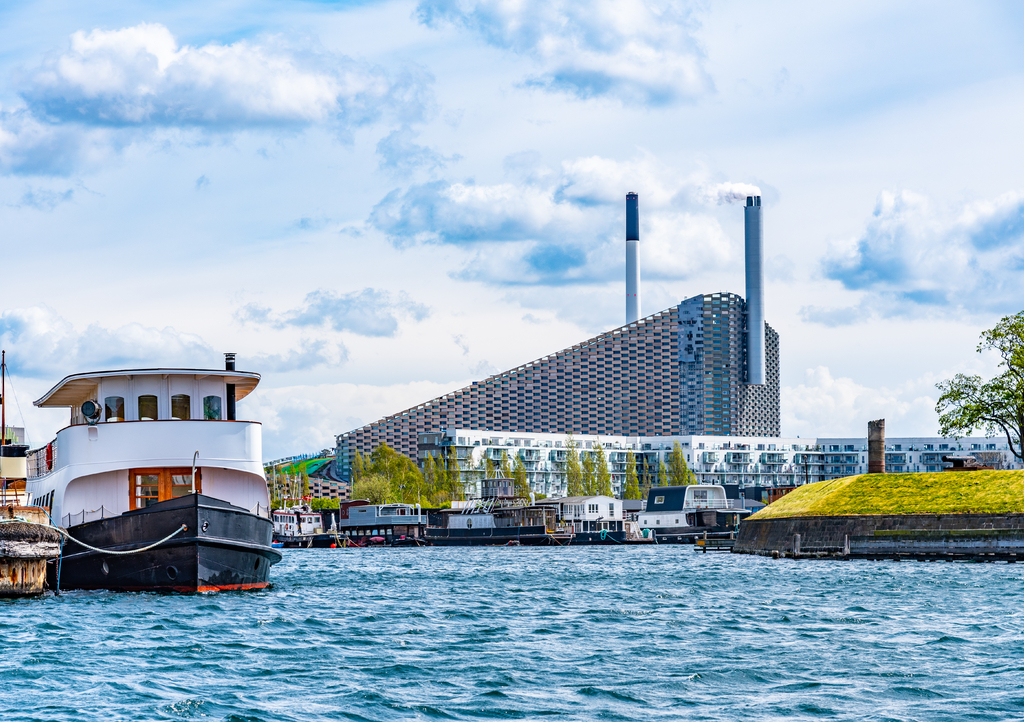 Lais Puzzle - Blick auf die Fabrik Amager Bakke mit der Skipiste auf dem Dach in Kopenhagen, Dänemark - 1.000 Teile p-288047