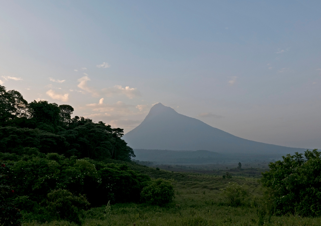 Lais Puzzle - Mikeno-Berg im Virunga-Nationalpark, Demokratische Republik Kongo - 1.000 Teile p-288215