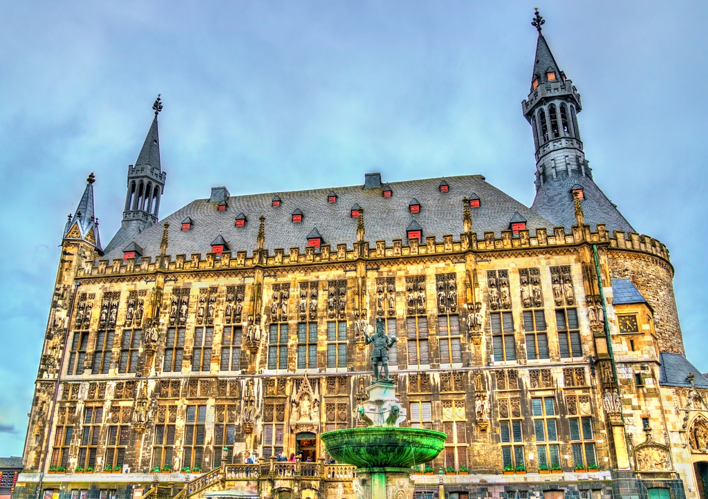 Lais Puzzle - Aachener Rathaus, das im gotischen Stil erbaute Rathaus von Aachen - 1.000 Teile p-288623