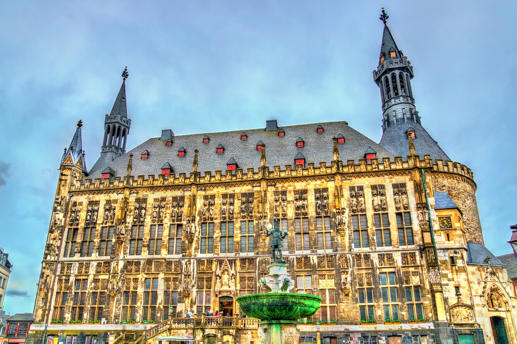 Lais Puzzle - Aachener Rathaus, das im gotischen Stil erbaute Rathaus von Aachen - 2.000 Teile p-288624