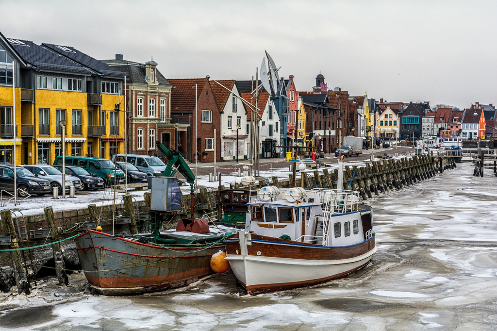 Lais Puzzle - Der Hafen von Husum im Winter - 2.000 Teile p-289074