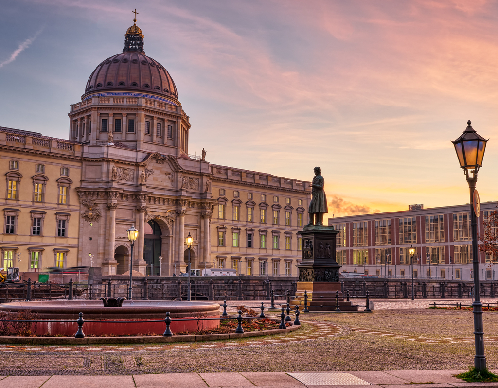Lais Puzzle - Das rekonstruierte Stadtschloss in Berlin vor Sonnenaufgang - 40, 100, 200, 500, 1.000 & 2.000 Teile p-289321