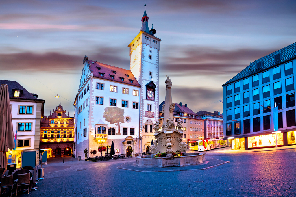 Lais Puzzle - Würzburg. Historische Altstadt von Würzburg Platz Abendansicht - 2.000 Teile p-289482