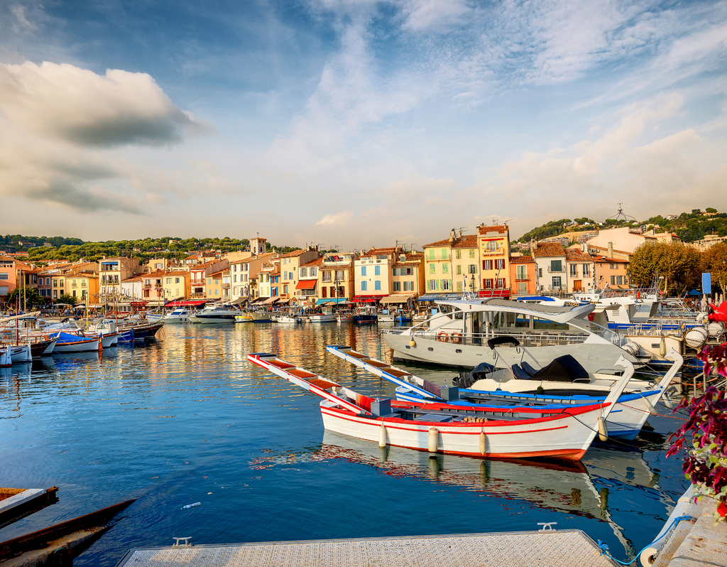 Lais Puzzle - Stadtbild mit Jachthafen in der Bucht des Ferienorts Cassis. Frankreich, Provence - 40, 100, 200, 500, 1.000 & 2.000 Teile p-291217