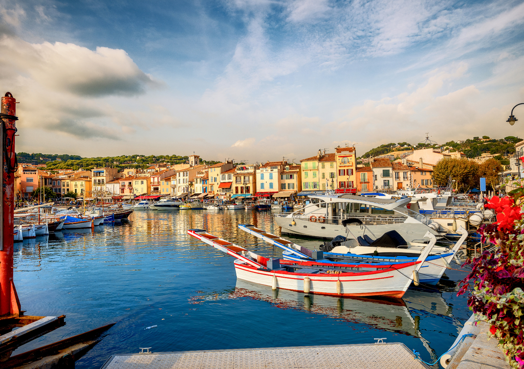 Lais Puzzle - Stadtbild mit Jachthafen in der Bucht des Ferienorts Cassis. Frankreich, Provence - 1.000 Teile p-291221