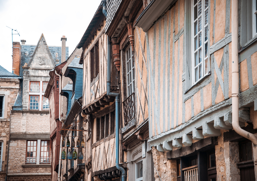 Lais Puzzle - Ansicht eines antiken Gebäudes in der Altstadt von Le Mans, Frankreich - 1.000 Teile p-291557