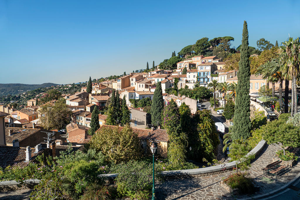 Lais Puzzle - Blick auf das alte Dorf Bormes les Mimosas in der Region Provence, Frankreich - 2.000 Teile p-291690