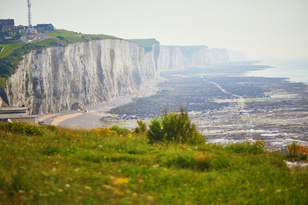 Lais Puzzle - Blick auf die weißen Klippen von Ault, einem kleinen Fischerdorf in der Normandie, Frankreich - 2.000 Teile p-291720