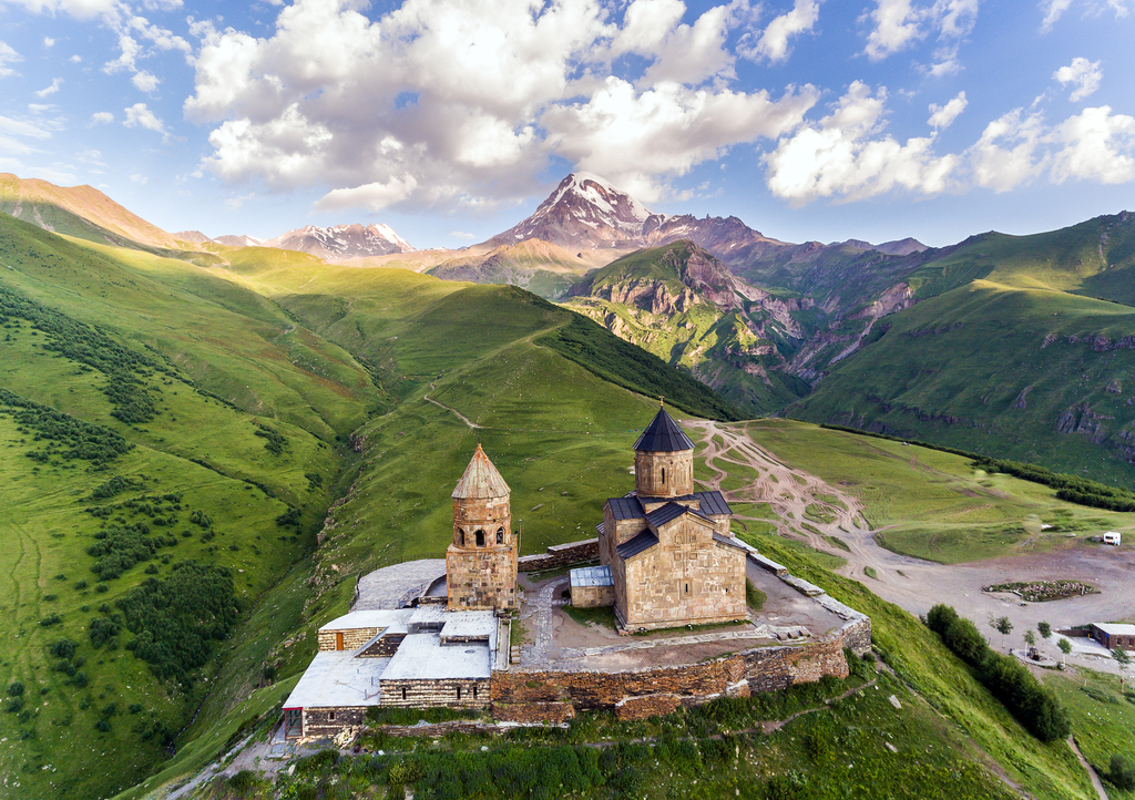 Lais Puzzle - Gergeti Dreifaltigkeitskirche oder Tsminda Sameba - Heilige Dreifaltigkeitskirche in der Nähe des Dorfes Gergeti in Georgien - 1.000 Teile p-291761